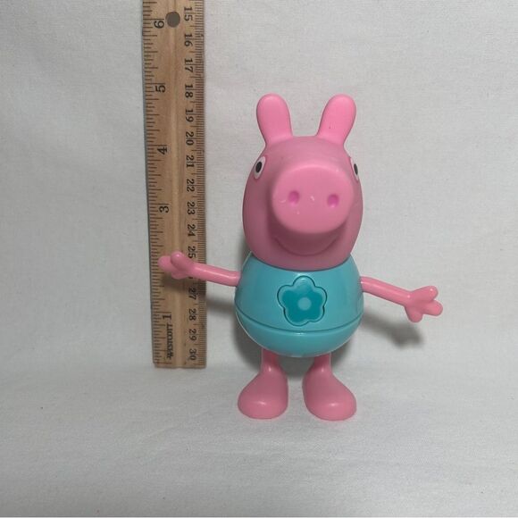 9 Pc Peppa Pig Talking Dress Up Doll and accessories - Picture 8 of 9